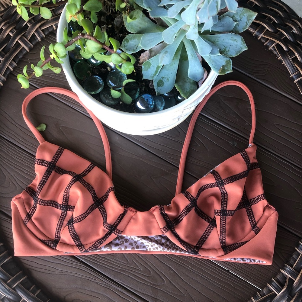 Acacia swimwear top (Manhattan)